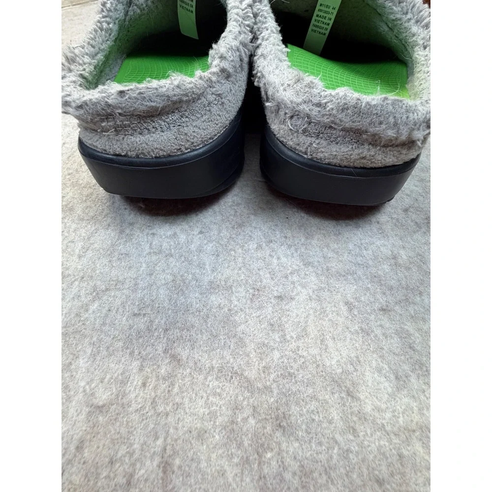 OOFOS OOCoogee Clogs Mens 11 Grey Green Fleece Lined Recovery Mules